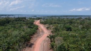 Imagem da notícia - O Governo do Estado do Amazonas e a Fundação Estadual do Índio realizam obras de pavimentação através da SEINFRA