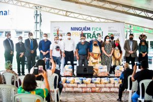 Imagem da notícia - GOVERNADOR WILSON LIMA E MINISTRA DAMARES ENTREGAM CESTAS BÁSICAS PARA COMUNIDADES INDÍGENAS