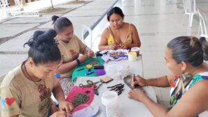 Imagem da notícia - Artesãos do centro indígena Yandé Muraki participam de feira de artesanato no Centro Cultural Povos da Amazônia