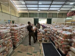 Imagem da notícia - Governo do Amazonas envia mais de 37 toneladas de alimentos e kits para tratamento de água para comunidades do Vale do Javari e Tabatinga