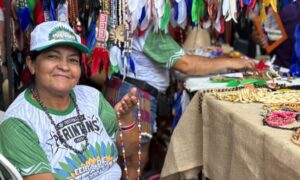 Imagem da notícia - Festival de Parintins 2025: Torcedores dos bois podem adquirir produtos na 5° Feira de artesanato indígena