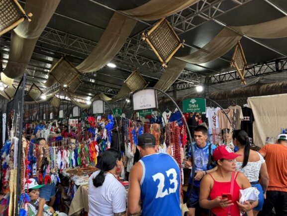 Festival de Parintins 2025: Mais de 80 mil pessoas já visitaram a Feira de Artesanato Indígena da Fepiam