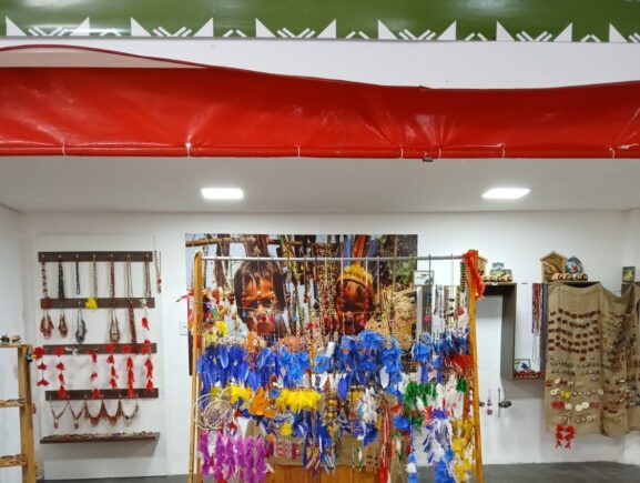 Projeto ‘Feito à Mão Indígena’ inaugura primeira loja física no Shopping São José